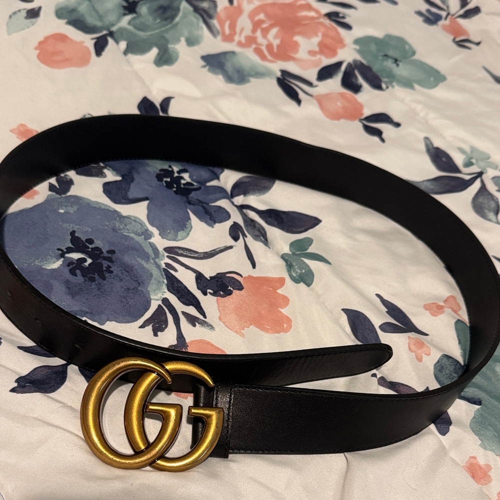 Gucci Black Leather Belt with Gold Buckle - Picture 6 of 8
